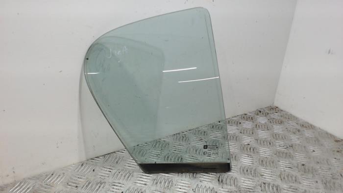 Usados Ventanilla triangular derecha detrás Opel Astra H (L48) 1.6 16V Twinport Precio € 31,50 Norma de margen ofrecido por Binckhorst BV