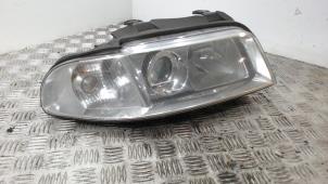 Usagé Phare droit Audi A4 Avant (B5) 1.8 20V Prix € 42,00 Règlement à la marge proposé par Binckhorst BV