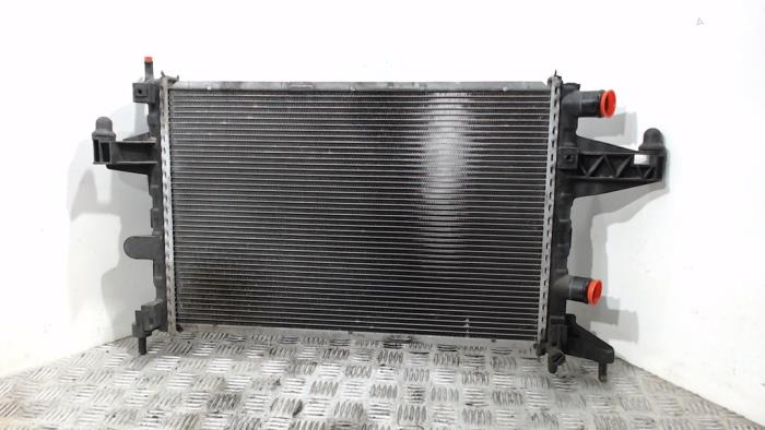 Usagé Radiateur Opel Corsa C (F08/68) 1.0 12V Prix € 31,50 Règlement à la marge proposé par Binckhorst BV