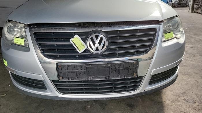 Begagnade Grill Volkswagen Passat (3C2) 2.0 TDI 140 Pris € 78,75 Marginaltabell erbjuds av Binckhorst BV