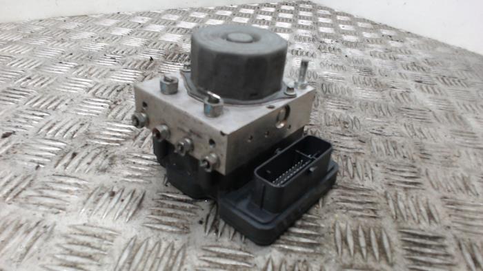 Usagé Pompe ABS Mitsubishi Space Star (A0) 1.0 12V Prix € 52,50 Règlement à la marge proposé par Binckhorst BV