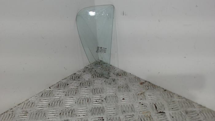 Usados Ventanilla triangular derecha detrás Opel Karl 1.0 12V Precio € 31,50 Norma de margen ofrecido por Binckhorst BV