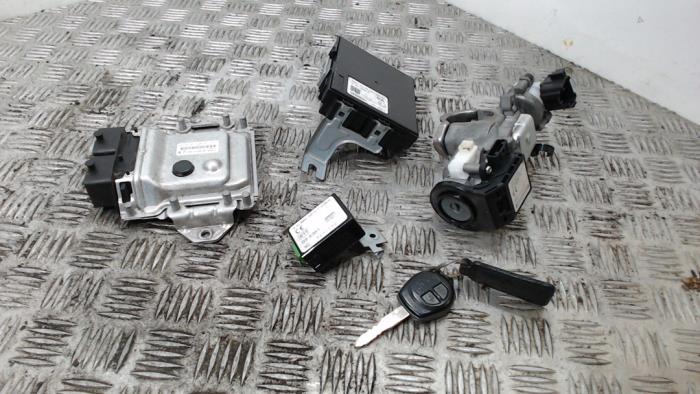 Used Ignition lock + computer Suzuki Swift (ZA/ZC/ZD) 1.2 16V Price € 157,50 Margin scheme offered by Binckhorst BV