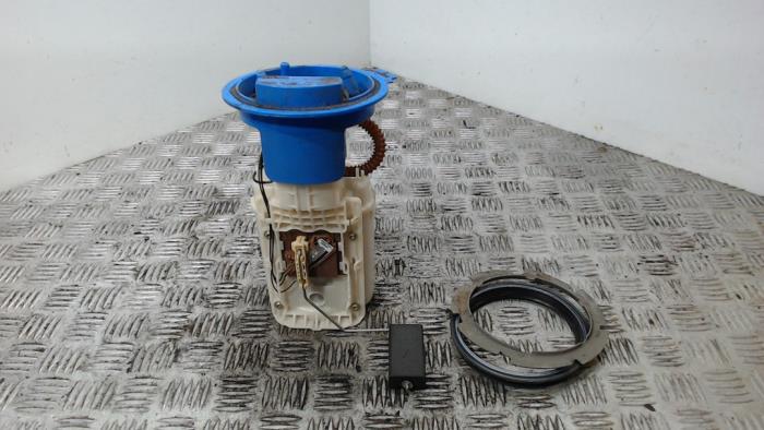 Usagé Pompe carburant électrique Volkswagen Golf Plus (5M1/1KP) 1.6 FSI 16V Prix € 36,75 Règlement à la marge proposé par Binckhorst BV