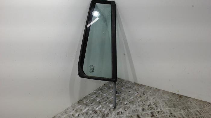 Usados Ventanilla triangular derecha detrás Landrover Discovery IV (LAS) 3.0 TD V6 24V Precio € 42,00 Norma de margen ofrecido por Binckhorst BV