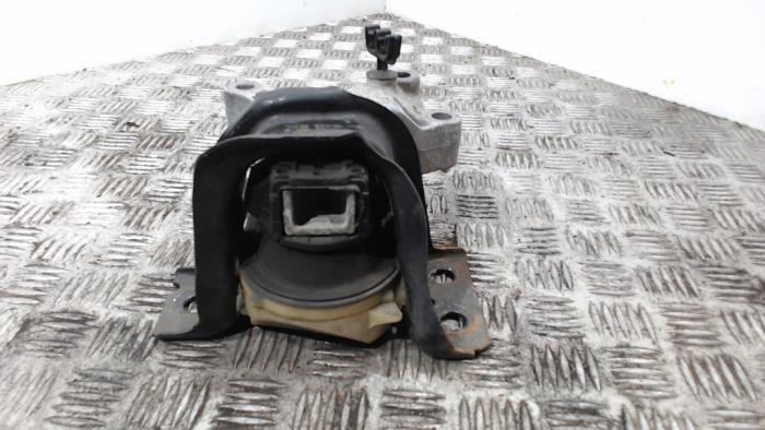 Usagé Support moteur Dacia Lodgy (JS/SD0J) 1.2 TCE 16V Prix € 21,00 Règlement à la marge proposé par Binckhorst BV
