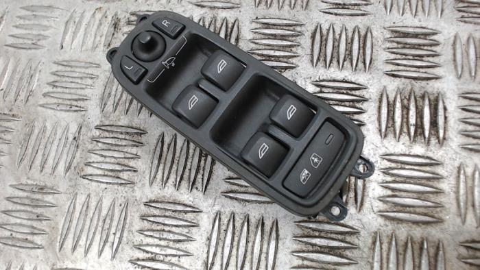 Usados Interruptor de ventanilla eléctrica Volvo XC60 I (DZ) 2.0 T5 16V Precio € 47,25 Norma de margen ofrecido por Binckhorst BV