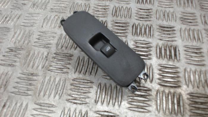 Usados Interruptor de ventanilla eléctrica Volvo XC60 I (DZ) 2.0 T5 16V Precio € 10,50 Norma de margen ofrecido por Binckhorst BV