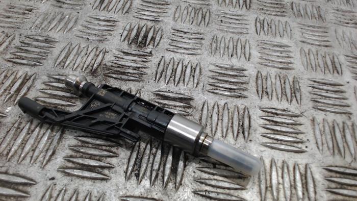 Usagé Injecteur (injection essence) BMW 2 serie Active Tourer (F45) 218i 1.5 TwinPower Turbo 12V Prix € 31,50 Règlement à la marge proposé par Binckhorst BV