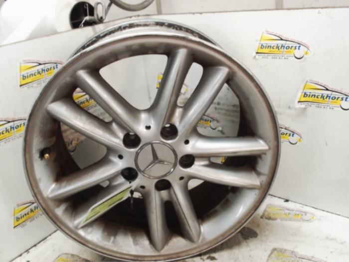 Używane Obrecz Mercedes C Sportcoupé (C203) 1.8 C-180K 16V Cena € 52,50 Procedura marży oferowane przez Binckhorst BV