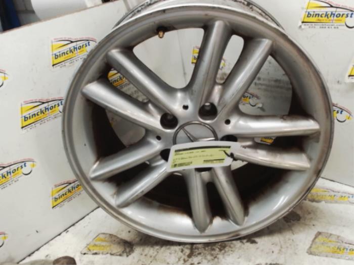 Używane Obrecz Mercedes C Sportcoupé (C203) 1.8 C-180K 16V Cena € 52,50 Procedura marży oferowane przez Binckhorst BV