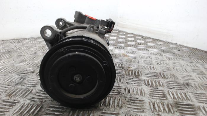 Usagé Compresseur de clim BMW 5 serie (F10) 520d 16V Prix € 131,25 Règlement à la marge proposé par Binckhorst BV