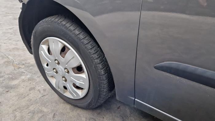 Framskärm, vänster från en Hyundai i10 (F5) 1.1i 12V 2010