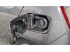 Tanklucka från en Hyundai i10 (F5) 1.1i 12V 2010