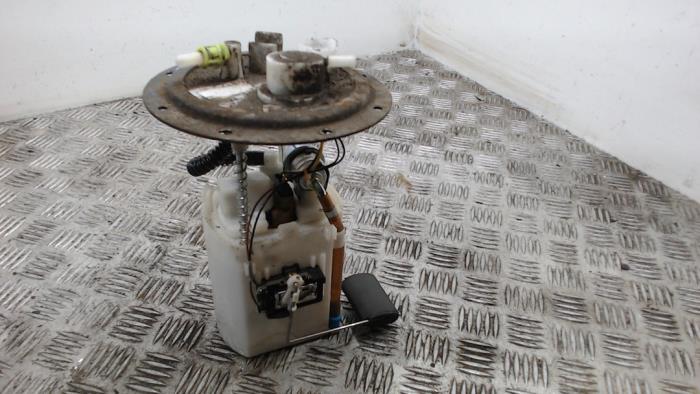 Elektrisk bränslepump från en Hyundai i10 (F5) 1.1i 12V 2010