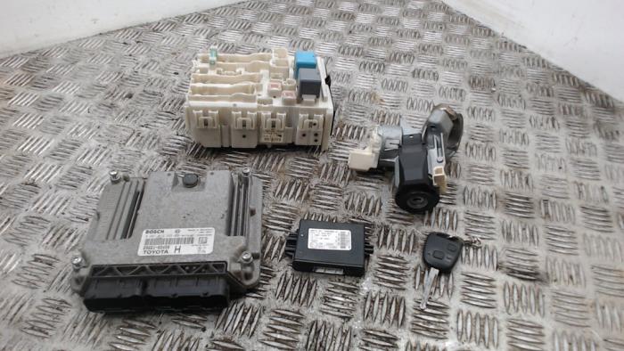 Used Ignition lock + computer Toyota Yaris II (P9) 1.4 D-4D Price € 141,75 Margin scheme offered by Binckhorst BV