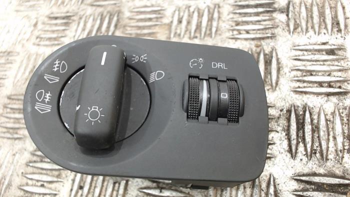 Usados Interruptor de luz Audi A3 Sportback (8PA) 2.0 TDI DPF Precio € 26,25 Norma de margen ofrecido por Binckhorst BV