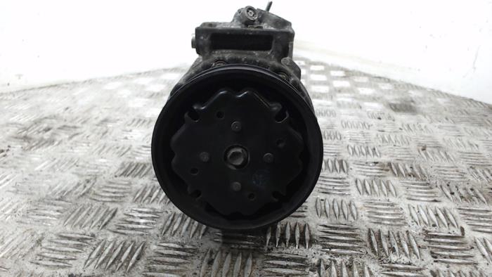 Usagé Pompe clim Volkswagen Golf Plus (5M1/1KP) 1.6 FSI 16V Prix € 52,50 Règlement à la marge proposé par Binckhorst BV