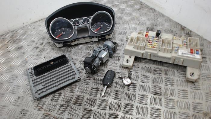 Used Ignition lock + computer Ford Focus 2 Wagon 1.6 16V Price € 157,50 Margin scheme offered by Binckhorst BV