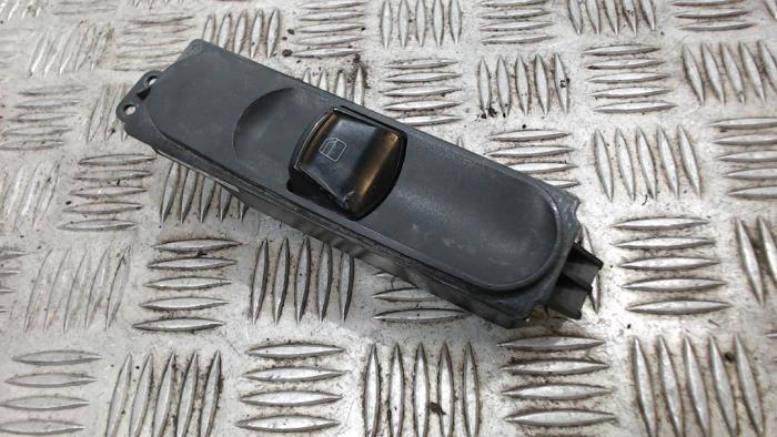 Usados Interruptor de ventanilla eléctrica Mercedes Viano (639) 2.2 CDI 16V Precio € 10,50 Norma de margen ofrecido por Binckhorst BV