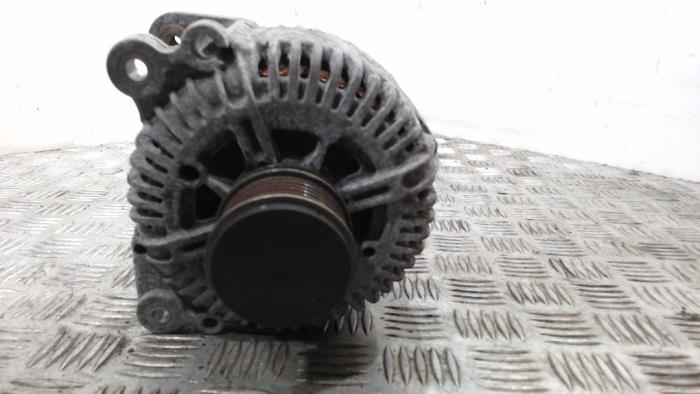 Usagé Dynamo Volkswagen Passat (3C2) 2.0 TDI 140 Prix € 78,75 Règlement à la marge proposé par Binckhorst BV