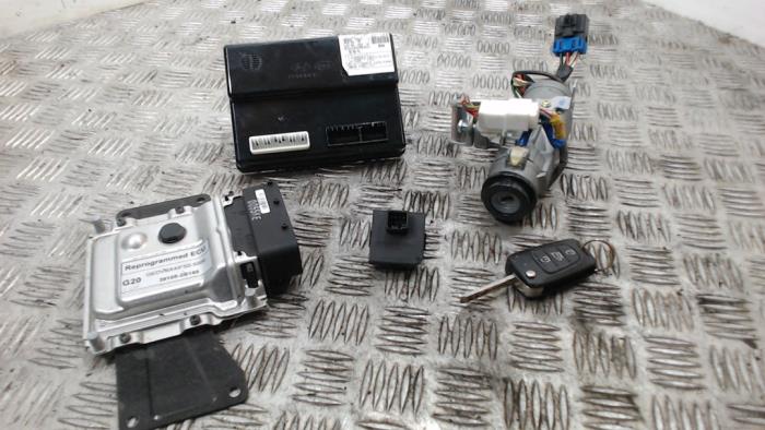 Used Ignition lock + computer Kia Pro cee'd (EDB3) 1.4 CVVT 16V Price € 157,50 Margin scheme offered by Binckhorst BV