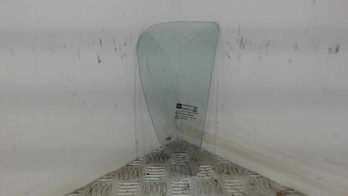 Usados Ventanilla triangular derecha detrás Opel Karl 1.0 12V Precio € 26,25 Norma de margen ofrecido por Binckhorst BV