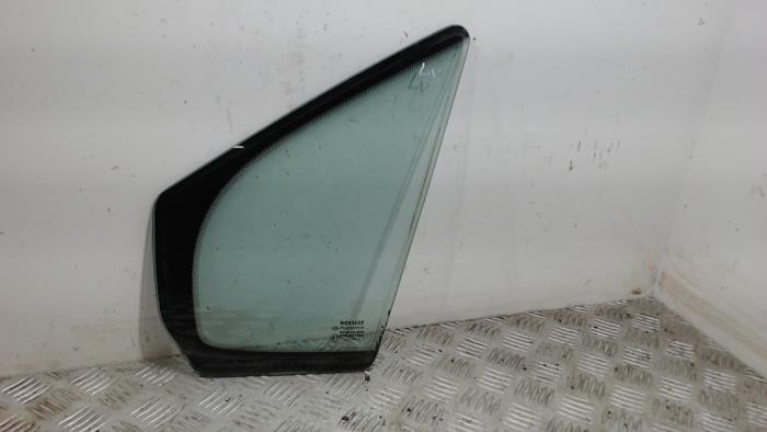 Usados Ventanilla triangular izquierda delante Renault Modus/Grand Modus (JP) 1.6 16V Precio € 31,50 Norma de margen ofrecido por Binckhorst BV