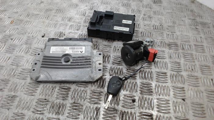Used Ignition lock + computer Renault Modus/Grand Modus (JP) 1.6 16V Price € 114,45 Margin scheme offered by Binckhorst BV