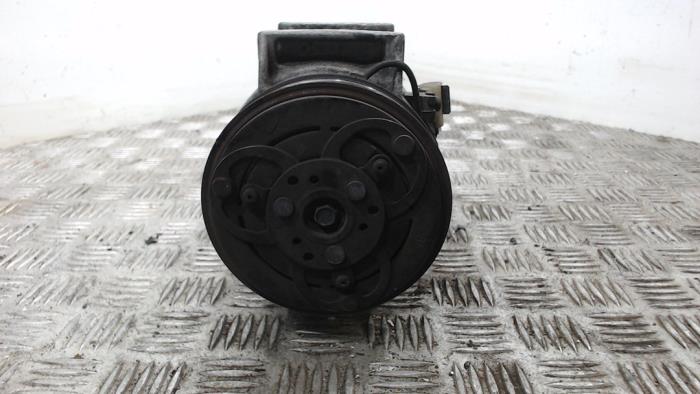 Usagé Compresseur de clim Volvo V70 (SW) 2.4 D5 20V Prix € 52,50 Règlement à la marge proposé par Binckhorst BV