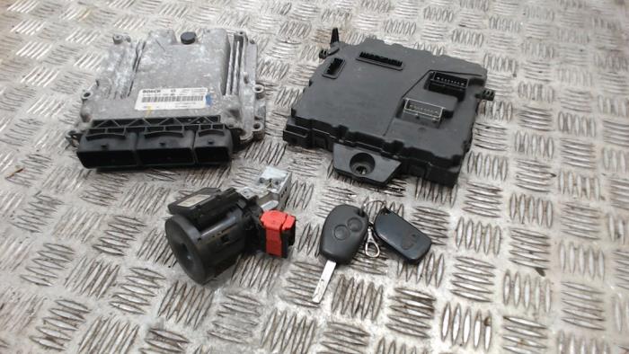 Used Ignition lock + computer Renault Master III (MA/MB/MC/MD/MH/MF/MG/MH) 2.3 dCi 16V Price € 210,00 Margin scheme offered by Binckhorst BV