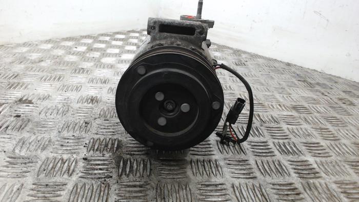 Usagé Pompe clim Ford Fiesta 6 (JA8) 1.0 Ti-VCT 12V 65 Prix € 72,45 Règlement à la marge proposé par Binckhorst BV