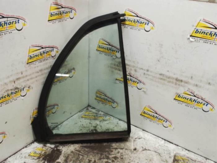 Usados Ventanilla triangular derecha detrás Toyota Yaris II (P9) 1.4 D-4D Precio € 31,50 Norma de margen ofrecido por Binckhorst BV