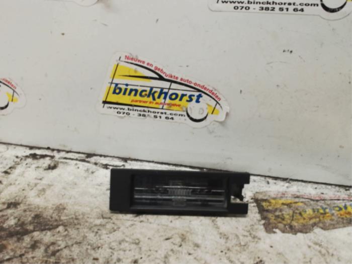 Begagnade Nummerskyltbelysning Opel Corsa D 1.2 16V Pris € 10,50 Marginaltabell erbjuds av Binckhorst BV