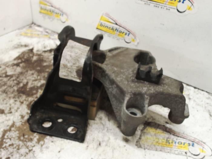 Engine mount from a Mercedes-Benz Citan (415.6) 1.5 108 CDI 2013