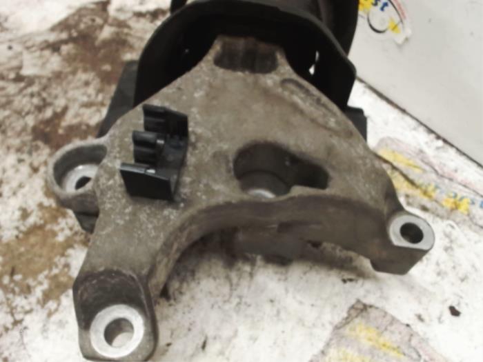 Engine mount from a Mercedes-Benz Citan (415.6) 1.5 108 CDI 2013