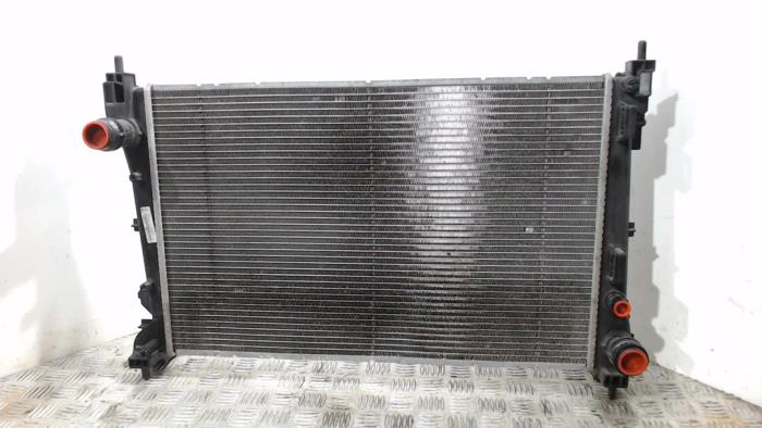 Usagé Radiateur Opel Combo 1.3 CDTI 16V ecoFlex Prix € 42,00 Règlement à la marge proposé par Binckhorst BV