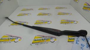 Used Front wiper arm Renault Clio II (BB/CB) 1.2 Price € 15,75 Margin scheme offered by Binckhorst BV
