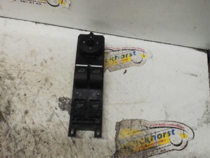 Usados Interruptor de ventanilla eléctrica Ford Fiesta 6 (JA8) 1.0 Ti-VCT 12V 65 Precio € 26,25 Norma de margen ofrecido por Binckhorst BV