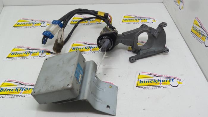 Used Ignition lock + computer Hyundai H-1/Starex Travel 2.5 TD Price € 157,50 Margin scheme offered by Binckhorst BV