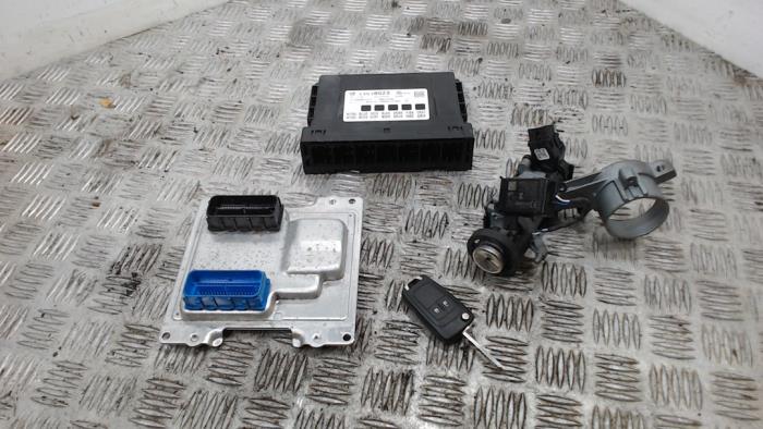 Used Ignition lock + computer Opel Karl 1.0 12V Price € 183,75 Margin scheme offered by Binckhorst BV