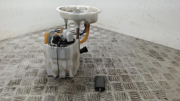 Usagé Pompe à carburant BMW 2 serie Gran Tourer (F46) 218i 1.5 TwinPower Turbo 12V Prix € 52,50 Règlement à la marge proposé par Binckhorst BV