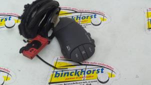Used Steering wheel mounted radio control Renault Clio II (BB/CB) 1.2 Price € 21,00 Margin scheme offered by Binckhorst BV