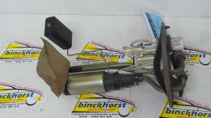 Usagé Pompe à carburant Mazda Demio (DW) 1.3 16V Prix € 36,75 Règlement à la marge proposé par Binckhorst BV