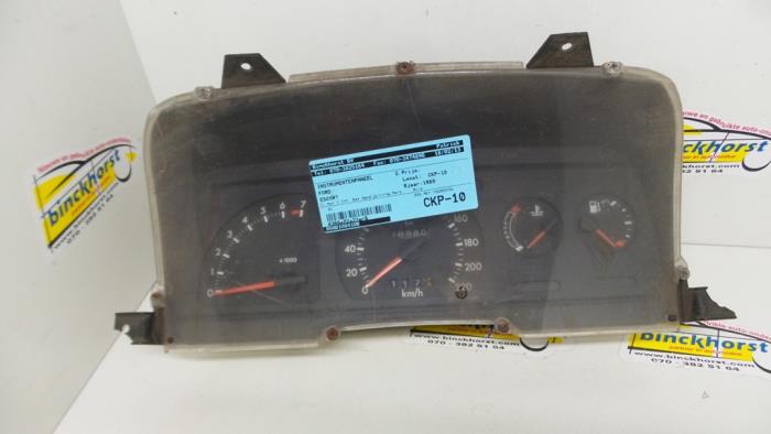 Panel de instrumentación de un Ford Escort 1989