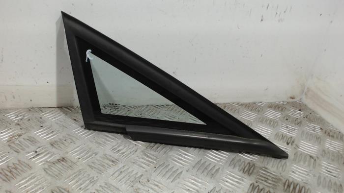 Usados Ventanilla triangular derecha delante Seat Leon (1P1) 1.6 Precio € 26,25 Norma de margen ofrecido por Binckhorst BV