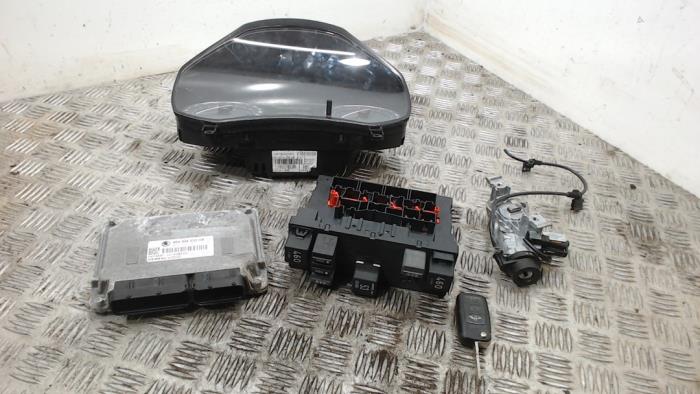 Used Ignition lock + computer Skoda Octavia (1Z3) 1.6 MPI Price € 157,50 Margin scheme offered by Binckhorst BV