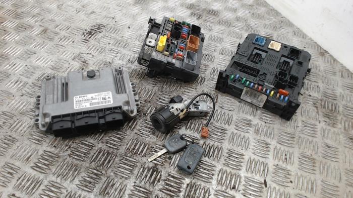Used Ignition lock + computer Peugeot Partner (GC/GF/GG/GJ/GK) 1.6 HDI 75 16V Price € 157,50 Margin scheme offered by Binckhorst BV