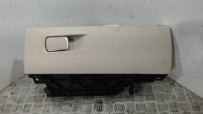 Begagnade Handskfack BMW 2 serie Active Tourer (F45) 218i 1.5 TwinPower Turbo 12V Pris € 42,00 Marginaltabell erbjuds av Binckhorst BV