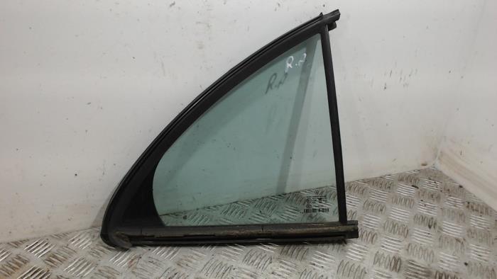 Usados Ventanilla triangular derecha detrás Mercedes E (W211) 2.6 E-240 V6 18V Precio € 31,50 Norma de margen ofrecido por Binckhorst BV